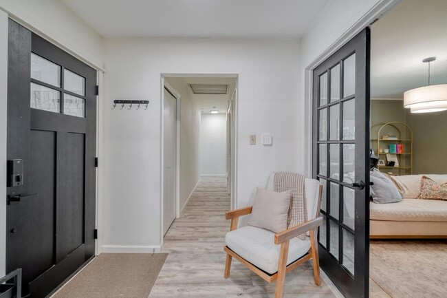 Building Photo - 2117 Gaston Pl Dr