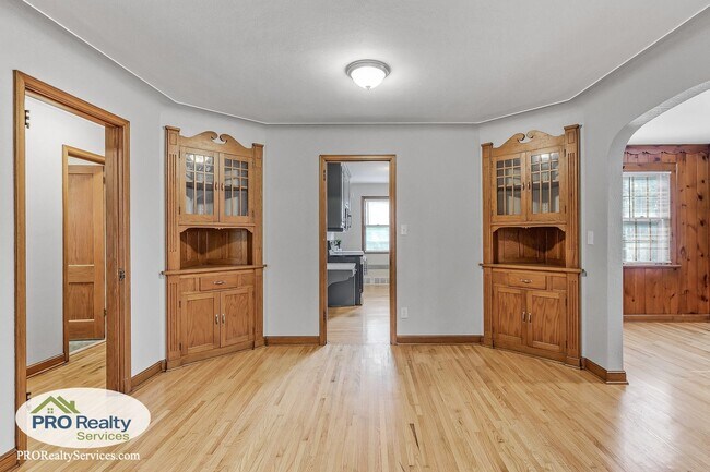 Building Photo - 3 Bedroom Home in St. Paul