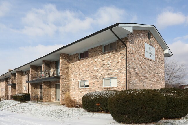 Building Photo - 1281 Village Dr
