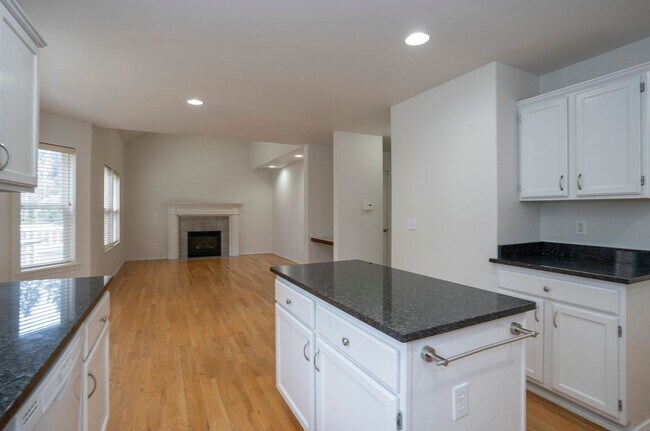 Building Photo - Very Nice 3 Bedroom Home - Cul de sac!