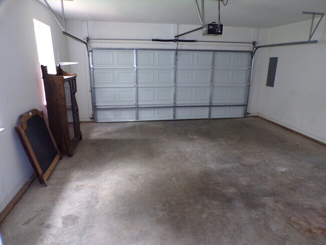 Building Photo - 1425 Hammerhill Rd