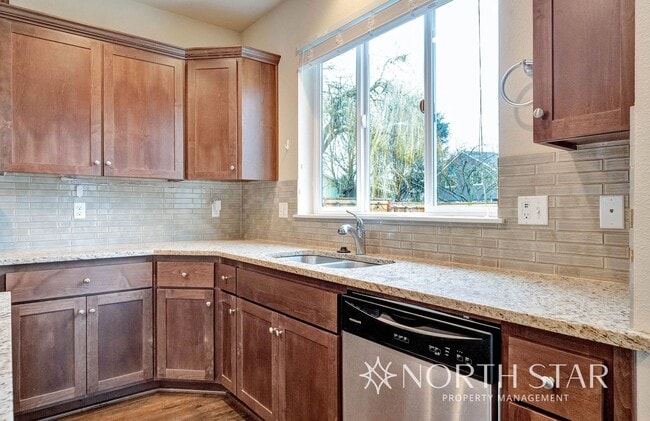 Building Photo - Heritage Crossing Craftsman in Tigard
