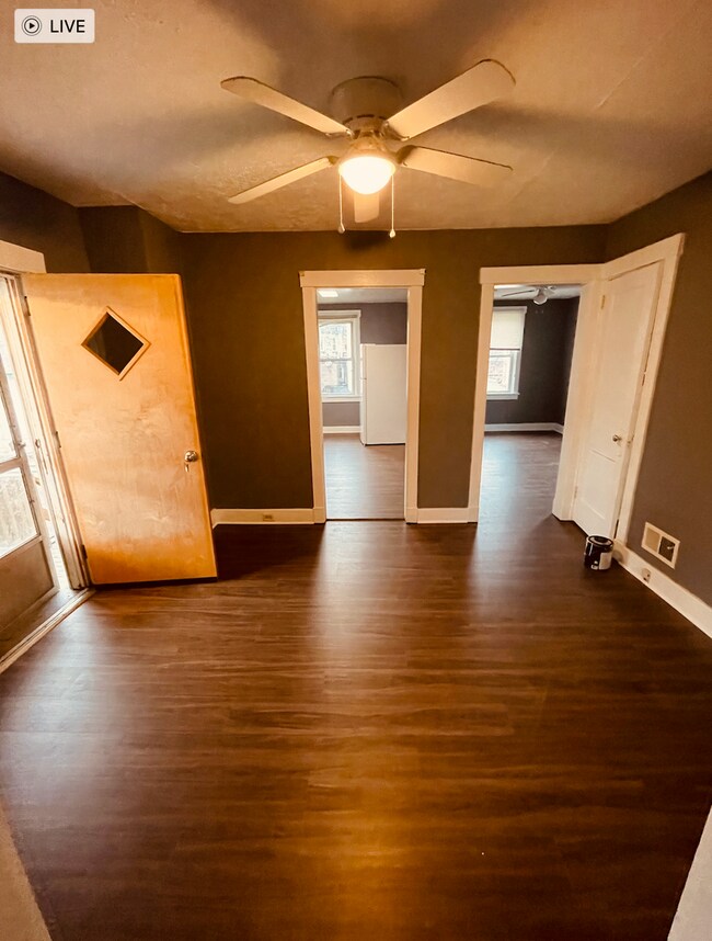 Building Photo - 3827 Willow Ave