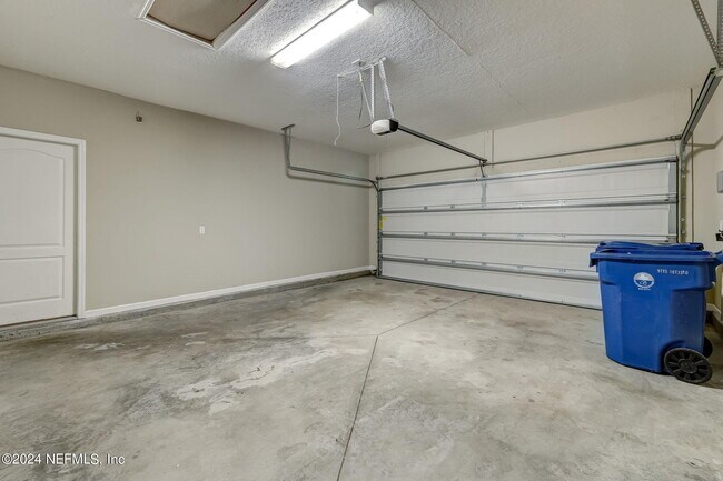 Building Photo - 15825 Stedman Lake Dr