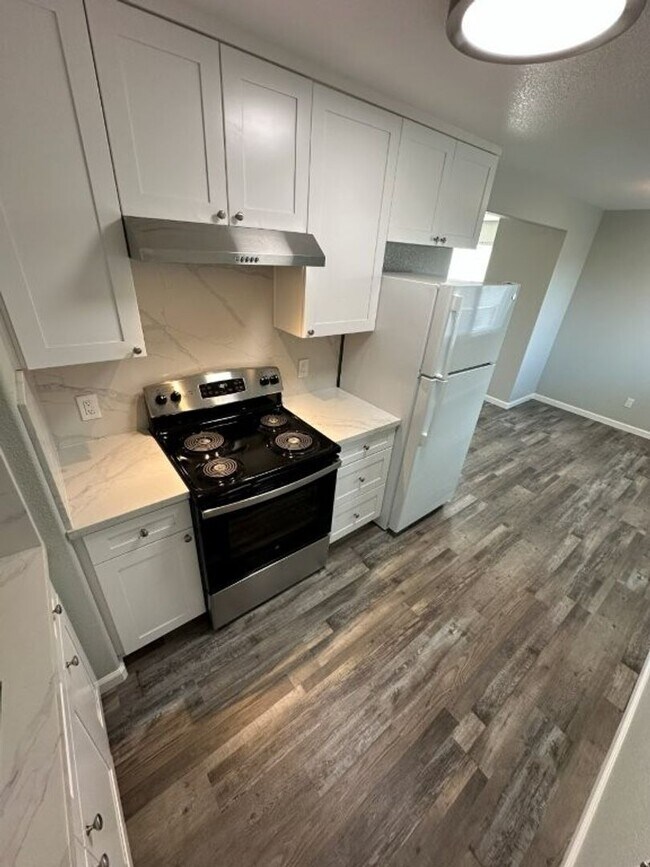 Building Photo - Sunset 732/DUPLEX