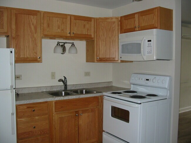 Building Photo - 1105 College Ave
