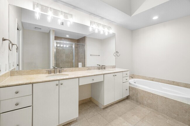 Building Photo - 701 S Olive Ave