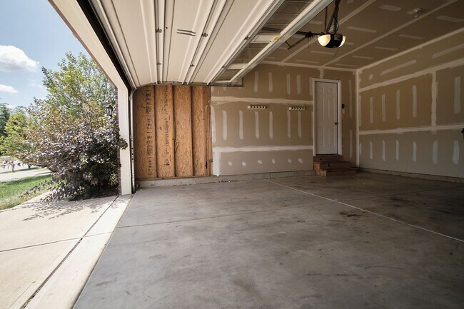Building Photo - 4BDRM, 2.5 BA with finished basement in Westminster