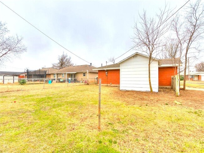 Building Photo - Super 4 Bed 1.5 Bath in the South Gate Addn in Moore, OK