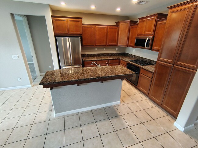 Building Photo - 880 Raccoon Valley Dr
