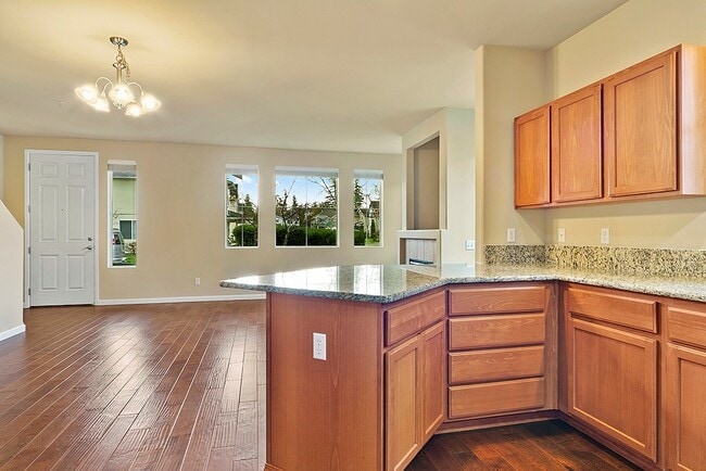 Building Photo - 3 Bedroom Townhome in DuPont