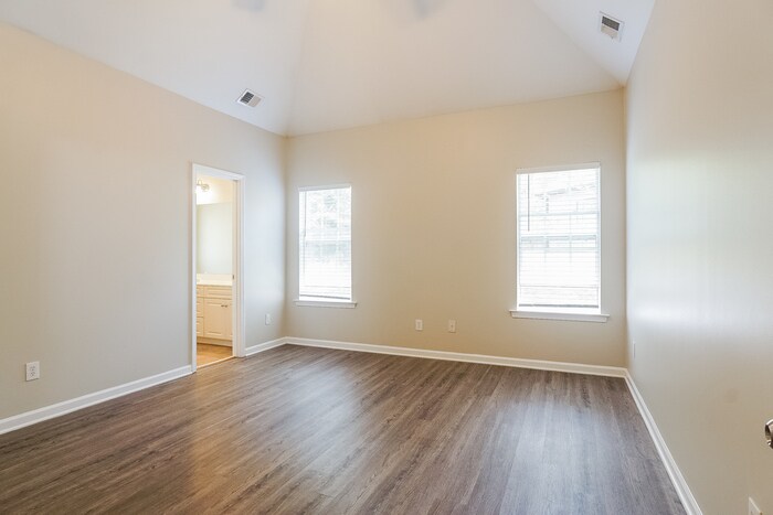 Building Photo - 325 Bedford Cir
