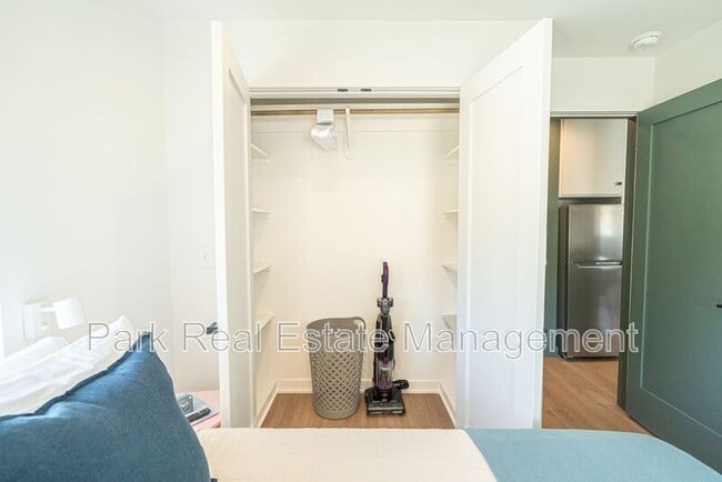 Building Photo - 901 E Edenton St