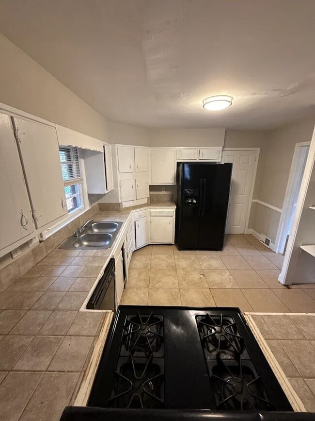 Building Photo - Charming 4 BD 2 BA Home in Prime Decatur Location! ***Enjoy $250 off your first month’s rent***