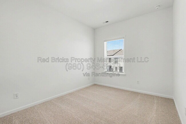 Building Photo - 1812 Alexander Village Main Dr