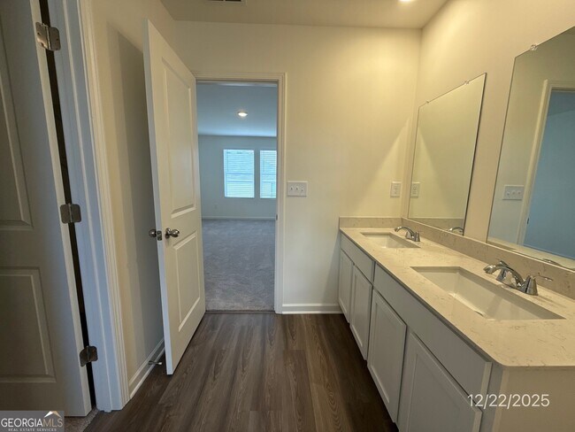 Building Photo - 489 Grand Magnolia St