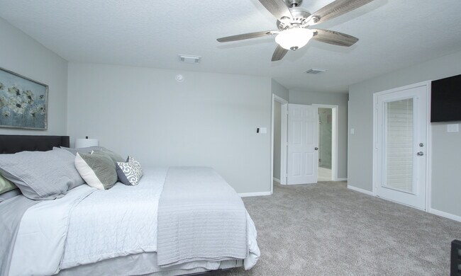 Building Photo - 131 Pine Rd