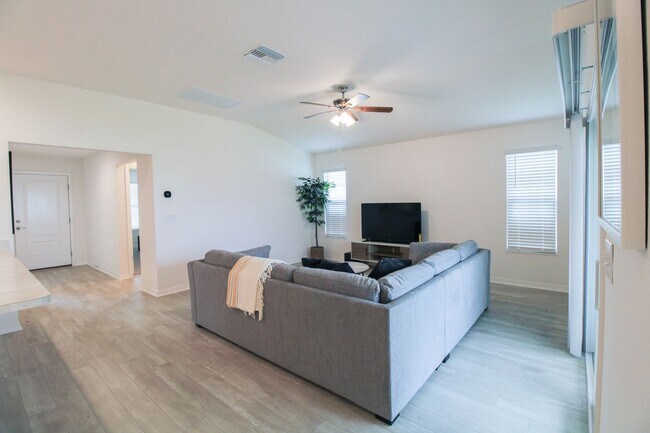 Building Photo - 7637 Rutherford Ln