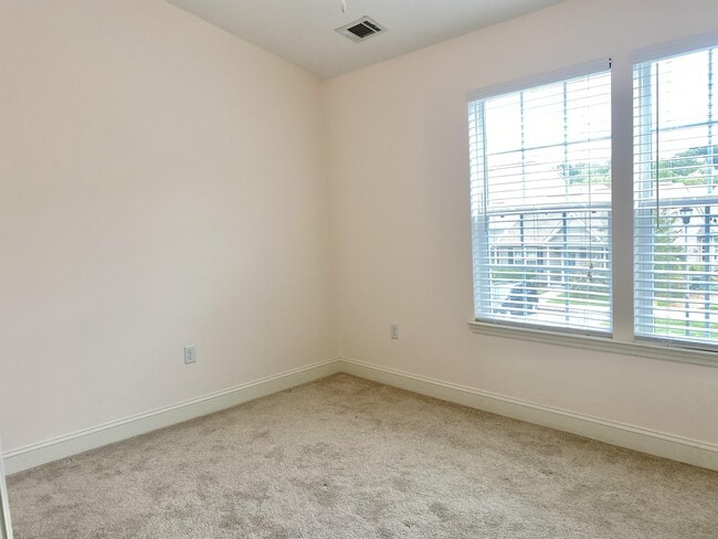 Building Photo - 157 Bella Way