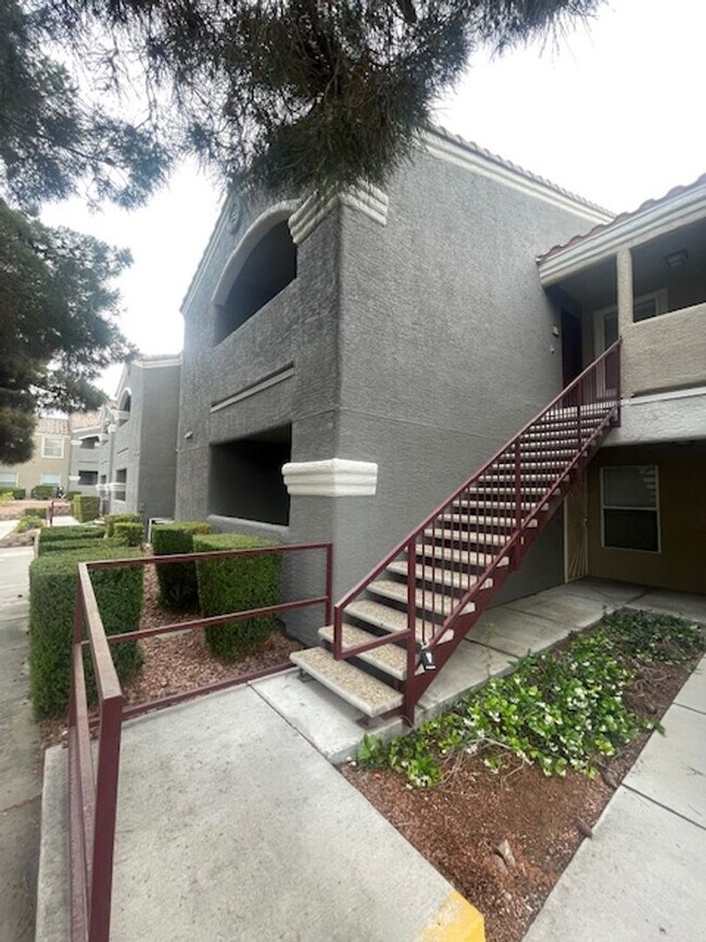 Primary Photo - GREAT DOWNSTAIRS UNITIN GATED COMMUNITY LO...