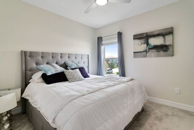 Building Photo - 4 Bedroom/3.5 Bathroom Gated Community at Ruby Lake!!!!