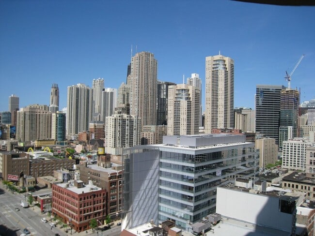 Building Photo - 400 N La Salle Dr