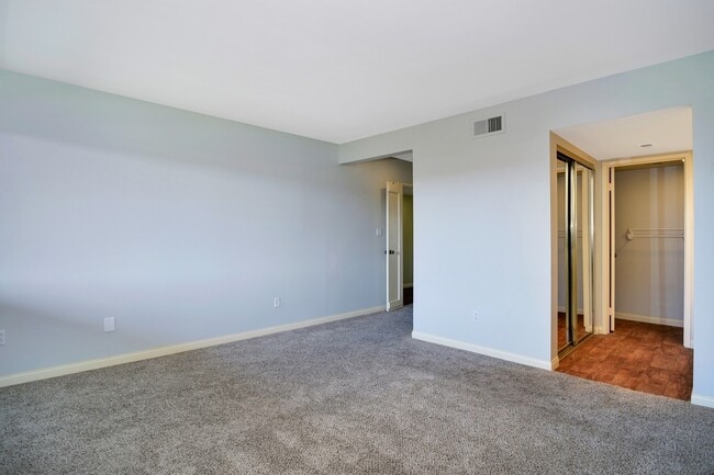 Building Photo - 2 bedroom 2 bath condo for rent in San Car...