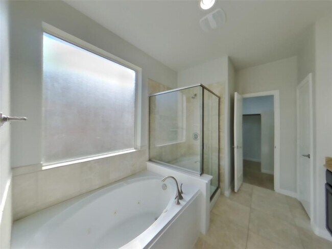 Building Photo - 1913 Colony Glen Ln