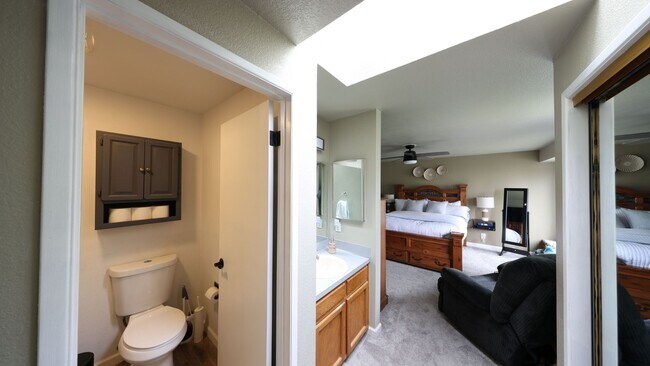 Building Photo - 3 Bed 2.5 Bath - View - Culdesac - Dog per Approval - NAS Whidbey
