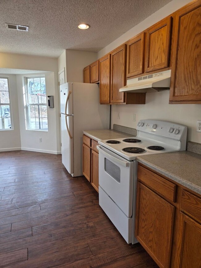 Building Photo - $2,350 - 4 Bedroom 2.5 Bathroom Unfurnished Home Near WCU