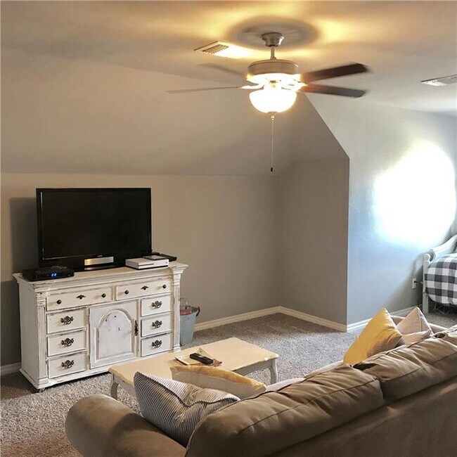 Building Photo - 3317 Lakeshire Ridge Way