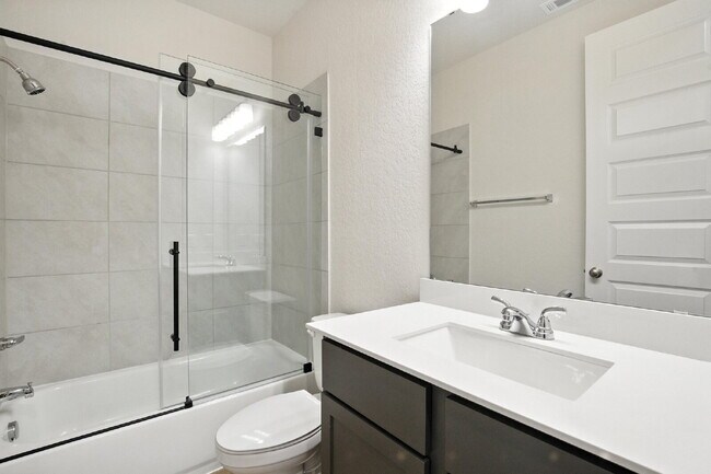 Building Photo - "Charming 3-Bedroom Sanctuary with 2 Full ...