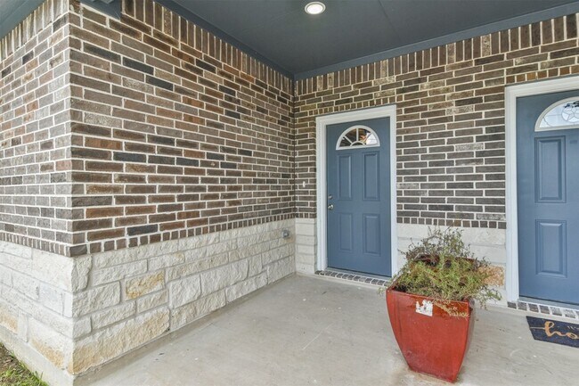 Building Photo - 7524 E Maxroy St