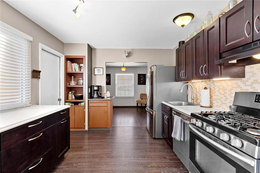 Kitchen - 5 Gloria Ln