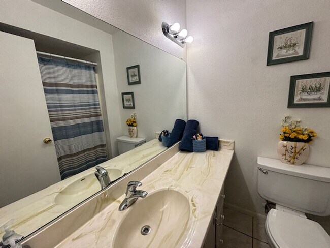 Building Photo - 3 Bedroom - 2 Bath Pool Home