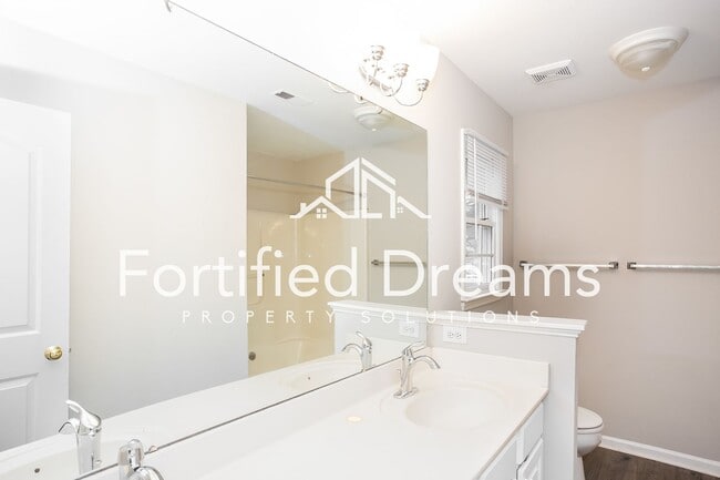 Building Photo - Charlotte -  3 bedroom 2.5 bath Townhome - Davis Lake Community