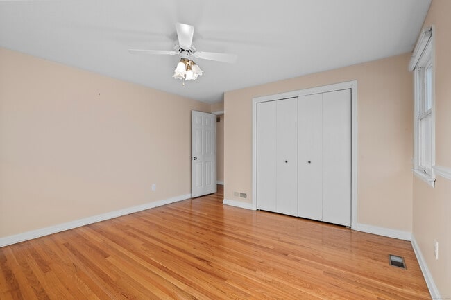 Building Photo - 127 Two Rod Hwy