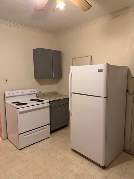 Kitchen - 1524 Meylert Ave