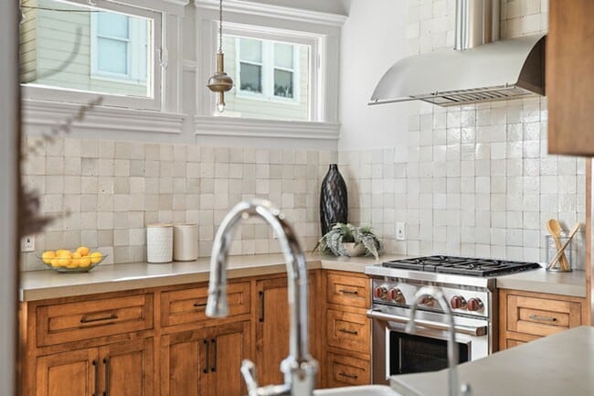 Building Photo - Gorgeous 4BR/2.5BA Nob Hill Home with Shar...