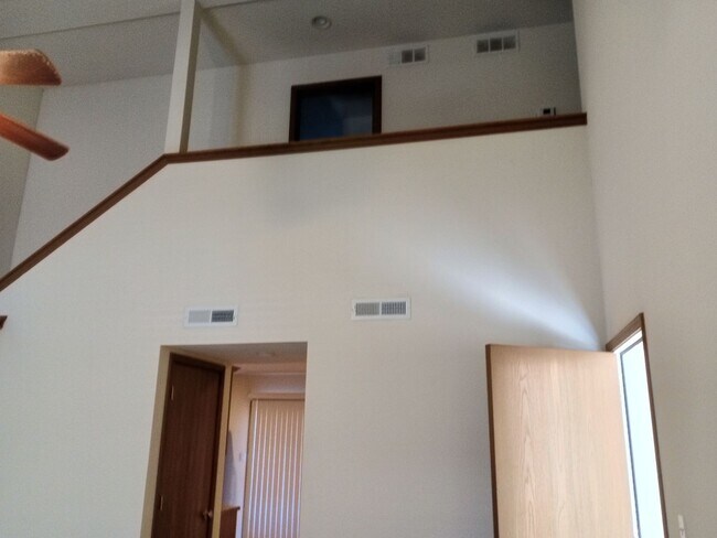 Building Photo - 707-707 Glenstone Dr