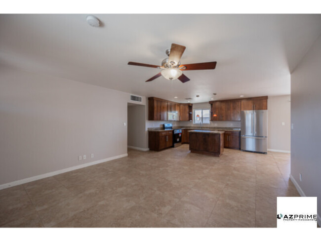 Building Photo - Stylish 3/2 Phoenix House with Spacious Ba...