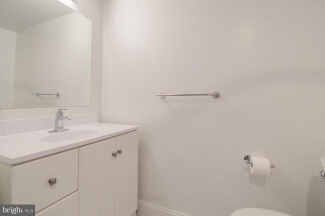 Building Photo - 728 Ingraham St NW