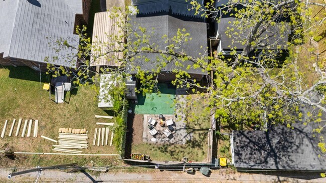 Building Photo - Charming 3 Bedroom Home Near Downtown Savannah with Flex Room & Fenced Yard
