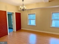 Building Photo - 101 King St