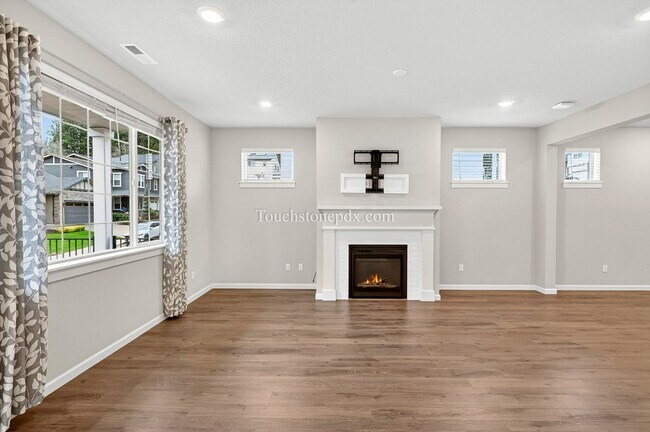 Building Photo - Modern 3BD | 2.5 BA Happy Valley Home On Corner Lot!