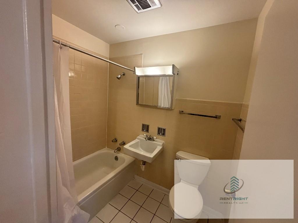 Building Photo - 755 W Buena Ave