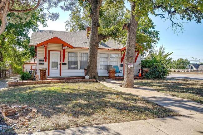 Building Photo - 2604 Bomar Ave