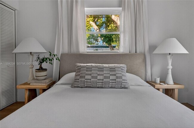 Building Photo - 3138 SW 15th St