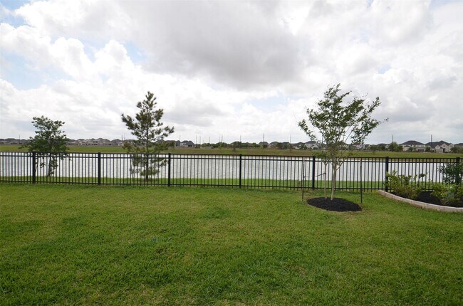 Building Photo - 1696 Daylight Lk Dr