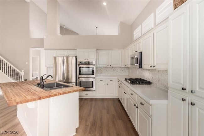 Building Photo - 264 Pointe Ranier Ave